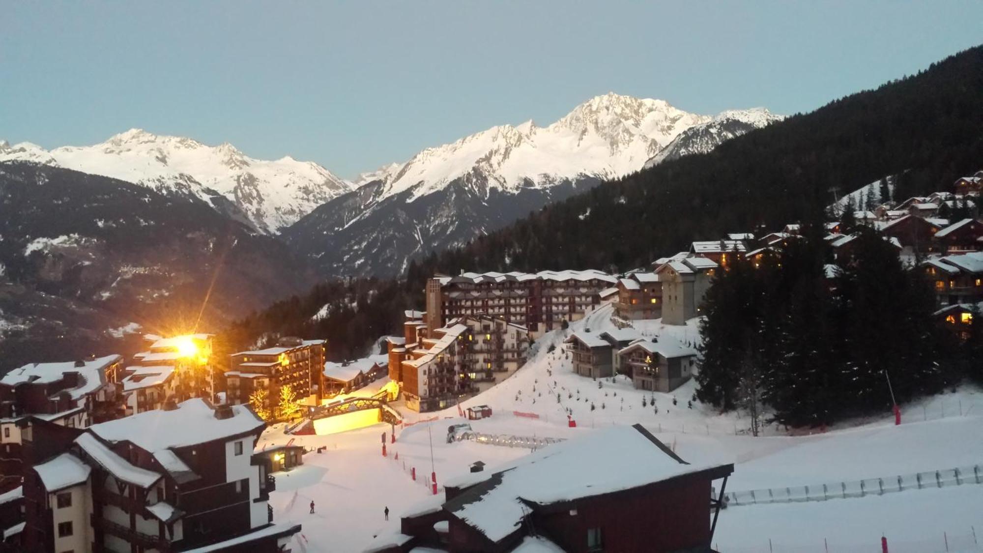 Superbe Appartement En Residence Skis Aux Pieds Courchevel Exterior photo